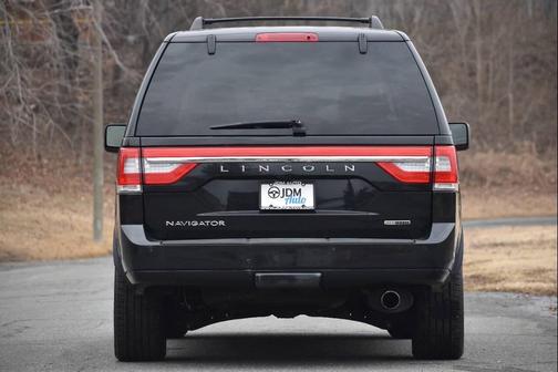 2015 Lincoln Navigator Base