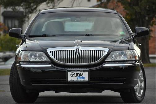 2011 Lincoln Town Car Signature