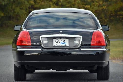 2011 Lincoln Town Car Signature