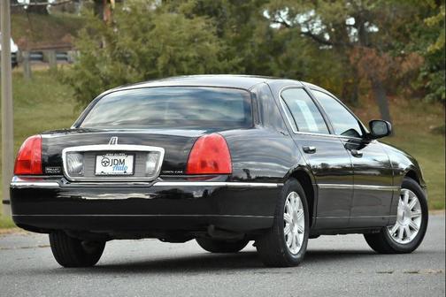 2011 Lincoln Town Car Signature