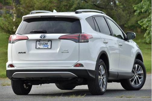 2017 Toyota RAV4 Hybrid XLE