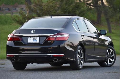 2017 Honda Accord EX-L w/Navigation & Honda Sensing