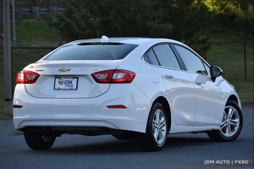 White 2018 Chevrolet Cruze LT