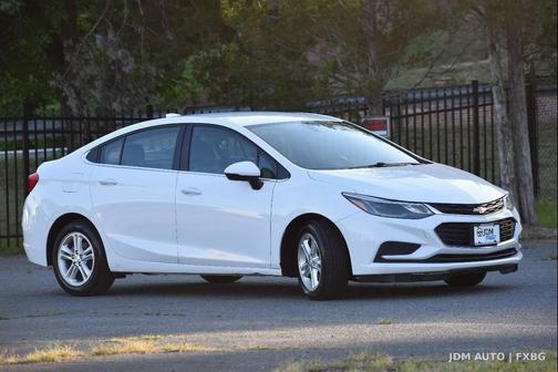 White 2018 Chevrolet Cruze LT