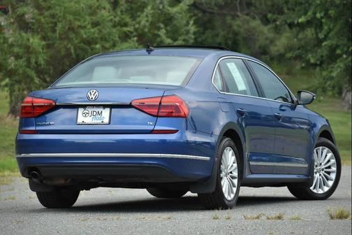 2016 Volkswagen Passat 1.8T SE w/Technology