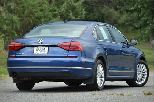 2016 Volkswagen Passat 1.8T SE w/Technology
