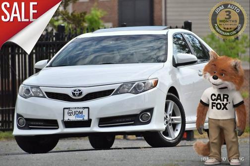 White 2014 Toyota Camry SE