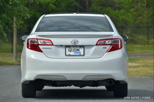 White 2014 Toyota Camry SE