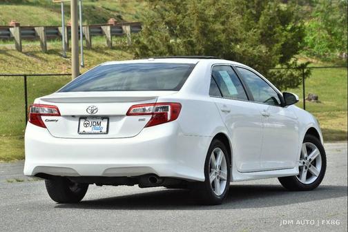 White 2014 Toyota Camry SE