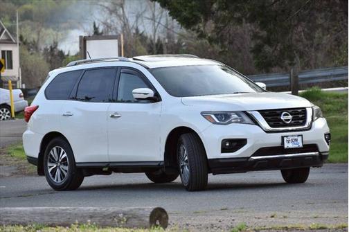 2017 Nissan Pathfinder SL