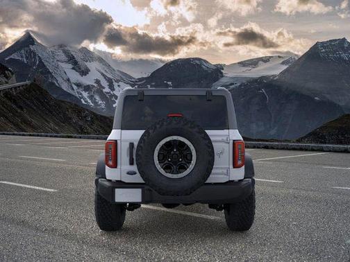 Oxford White 2026 Ford Bronco Outer Banks