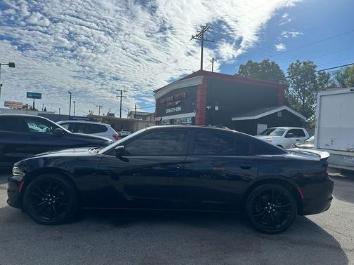 2017 Dodge Charger SXT