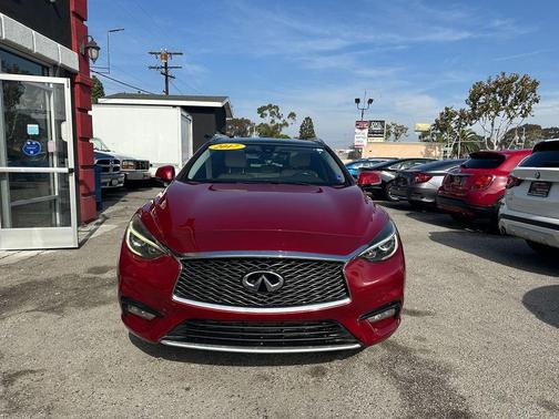 2017 INFINITI QX30 Premium
