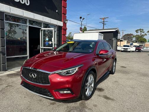 2017 INFINITI QX30 Premium
