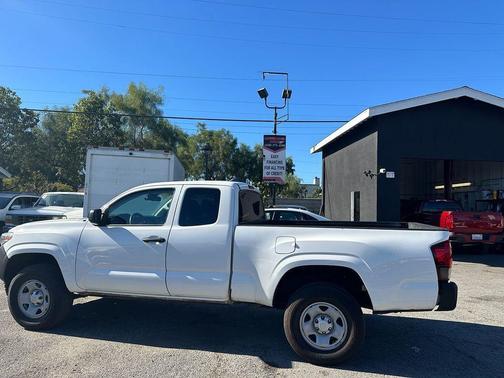 2022 Toyota Tacoma SR