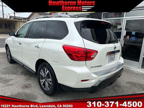 2017 Nissan Pathfinder SV