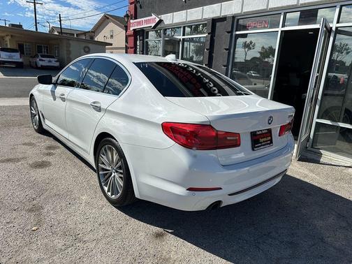 2018 BMW 530 530i