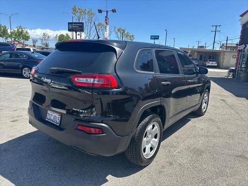 2016 Jeep Cherokee Sport