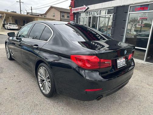 2017 BMW 530 530i