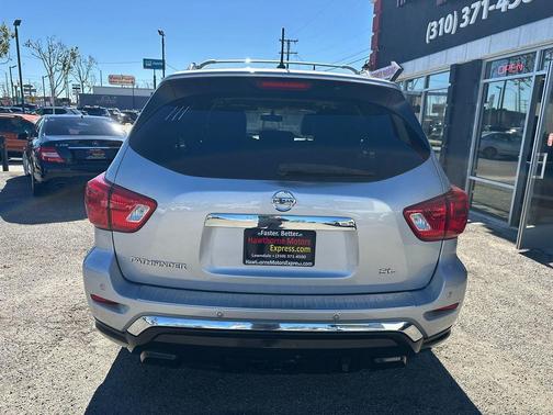 2017 Nissan Pathfinder SL