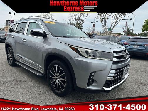 Celestial Silver Metallic 2017 Toyota Highlander SE