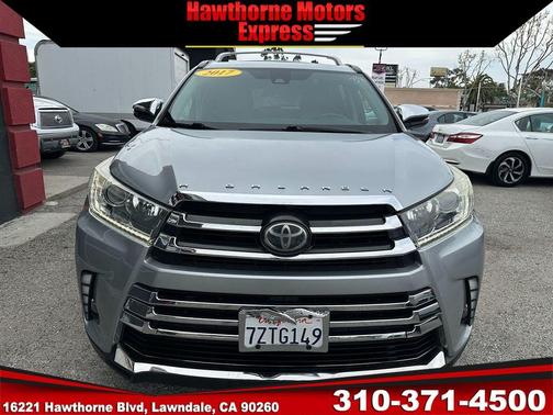 Celestial Silver Metallic 2017 Toyota Highlander SE