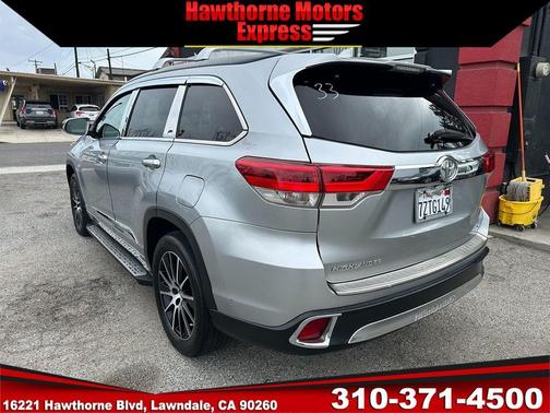 Celestial Silver Metallic 2017 Toyota Highlander SE