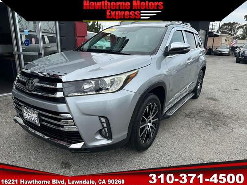 Celestial Silver Metallic 2017 Toyota Highlander SE