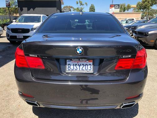 2012 BMW 740 740i