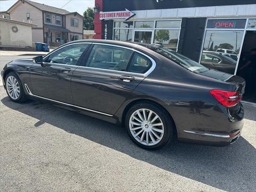 2016 BMW 740 740i