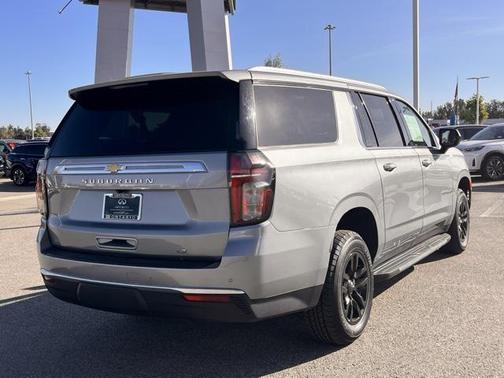2023 Chevrolet Suburban LT