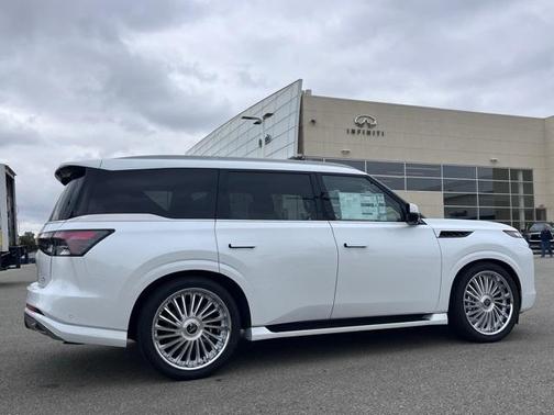 2025 INFINITI QX80 Luxe