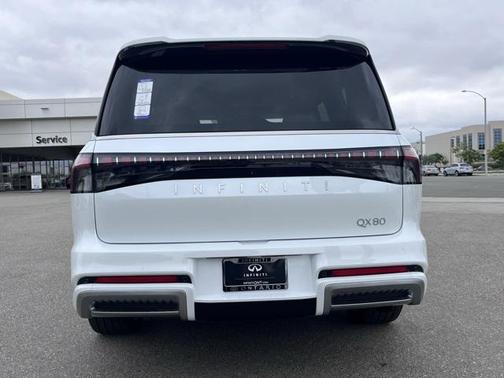 2025 INFINITI QX80 Luxe
