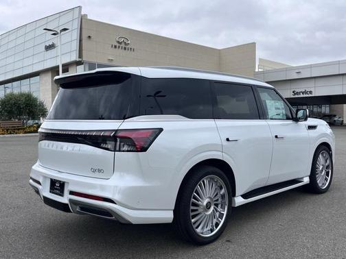 2025 INFINITI QX80 Luxe