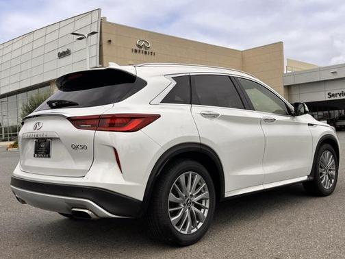 2024 INFINITI QX50 LUXE