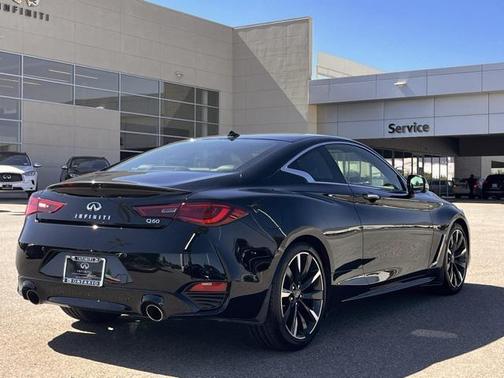 2022 INFINITI Q60 LUXE