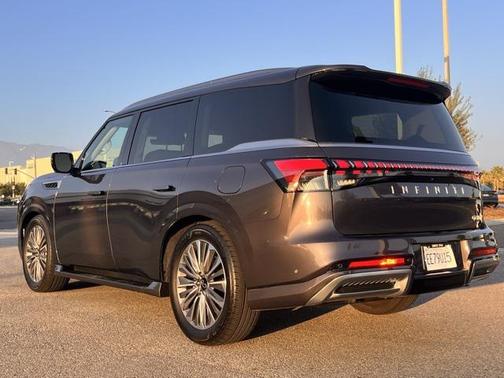 2025 INFINITI QX80 Luxe