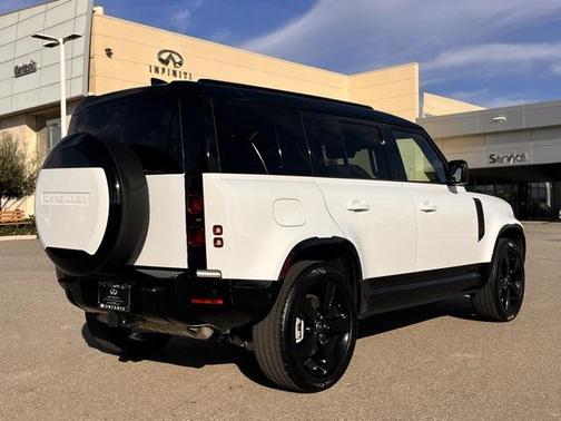 2025 Land Rover Defender 110 P400 X-Dynamic SE