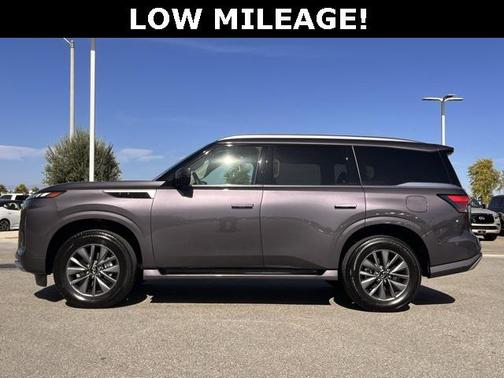 2025 INFINITI QX80 PURE