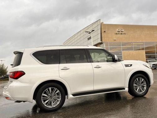 2023 INFINITI QX80 Luxe