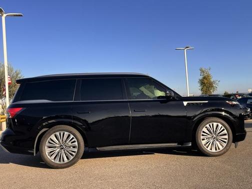 2025 INFINITI QX80 Luxe