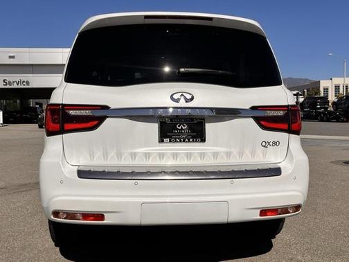 2022 INFINITI QX80 Luxe