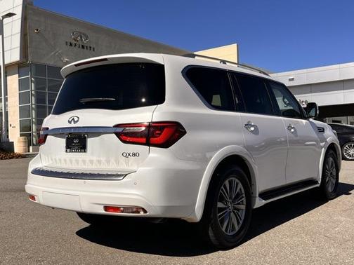 2022 INFINITI QX80 Luxe