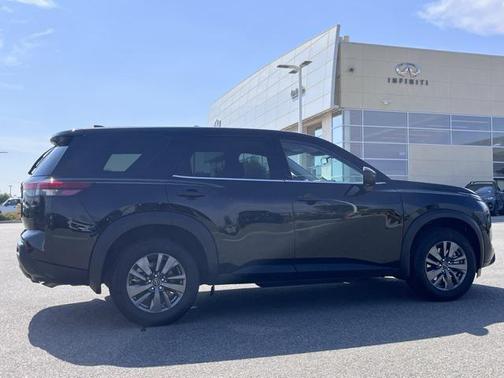 2024 Nissan Pathfinder S FWD