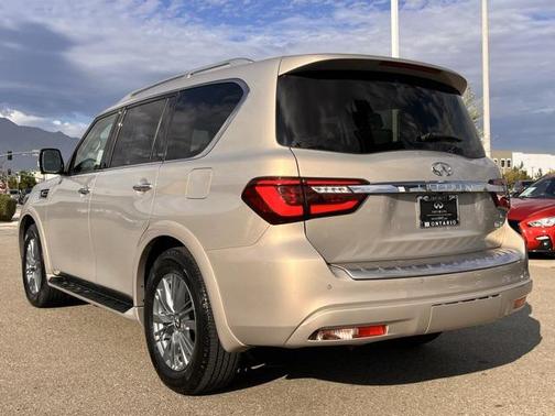 2022 INFINITI QX80 Luxe