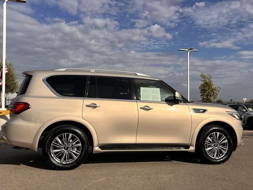 2022 INFINITI QX80 Luxe