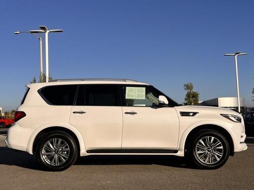 2024 INFINITI QX80 Luxe