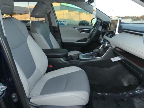 Photo 3 of 3 of 2019 Toyota RAV4 Limited