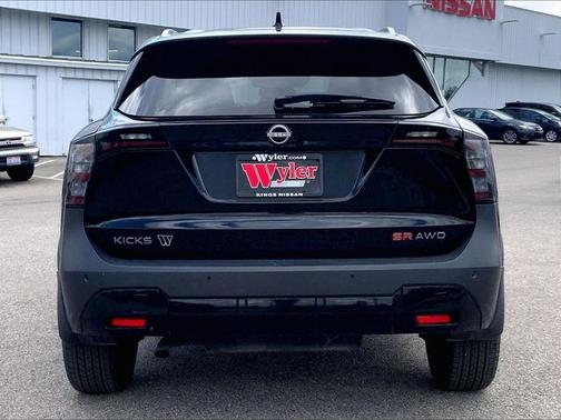 Super Black 2025 Nissan Kicks SR
