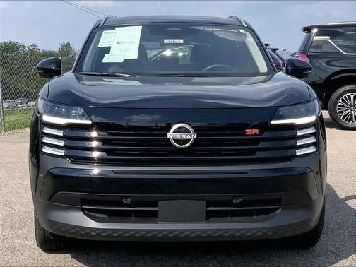 Super Black 2025 Nissan Kicks SR